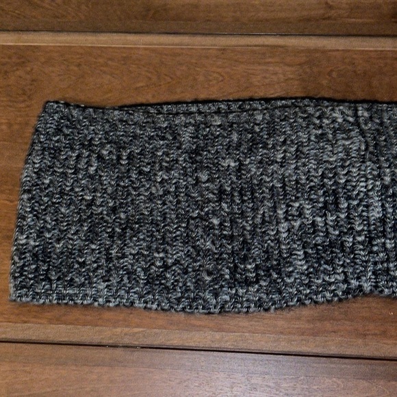 Besty Johnson Black & White Large Bow Detail Infinity Scarf - Picture 13 of 15